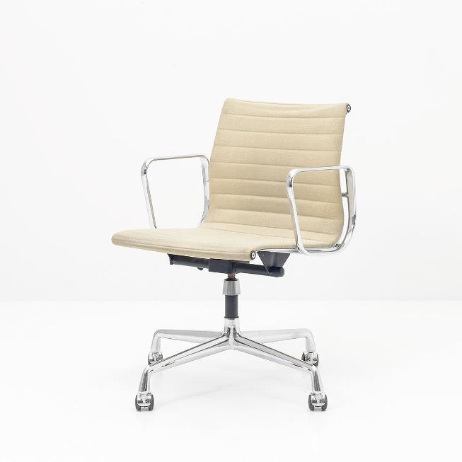 Eames Office Chair EA 117