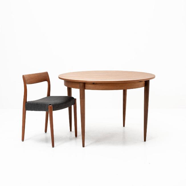 Ausziehbarer Esstisch rund, Teak