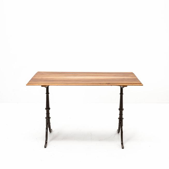 Kleiner Bistrotisch Nussbaum, Gusseisenfüsse, vintage