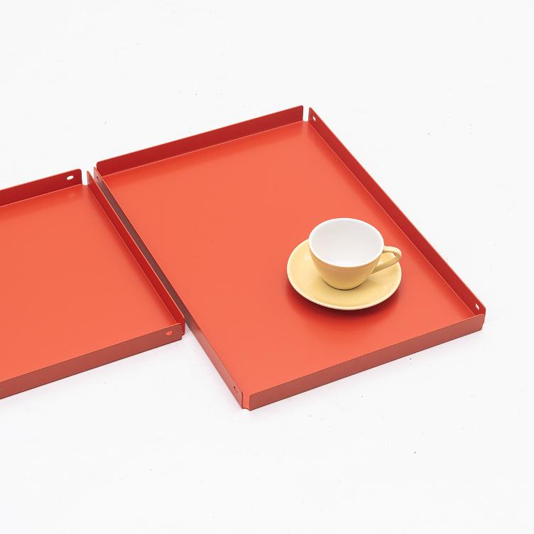 Serviertablett von Lehni | 35 x 35 und 50 x 35 cm | Letzte Ausstellungsmodelle für Selbstabholermit leichten Gebrauchsspuren in weiss und orange